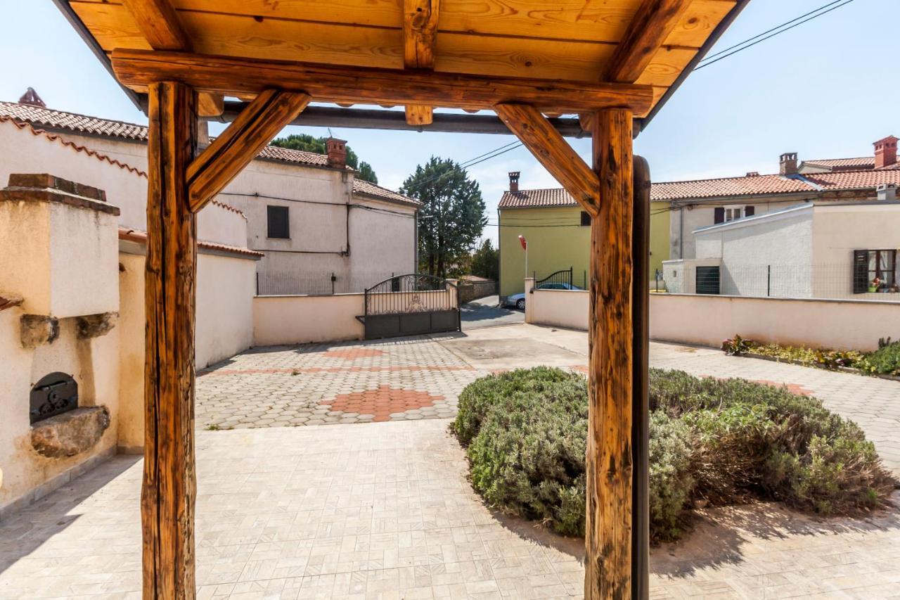 House Krizanic In Marcana, Istria, With 2 Apartments, Total 9 Guests Экстерьер фото